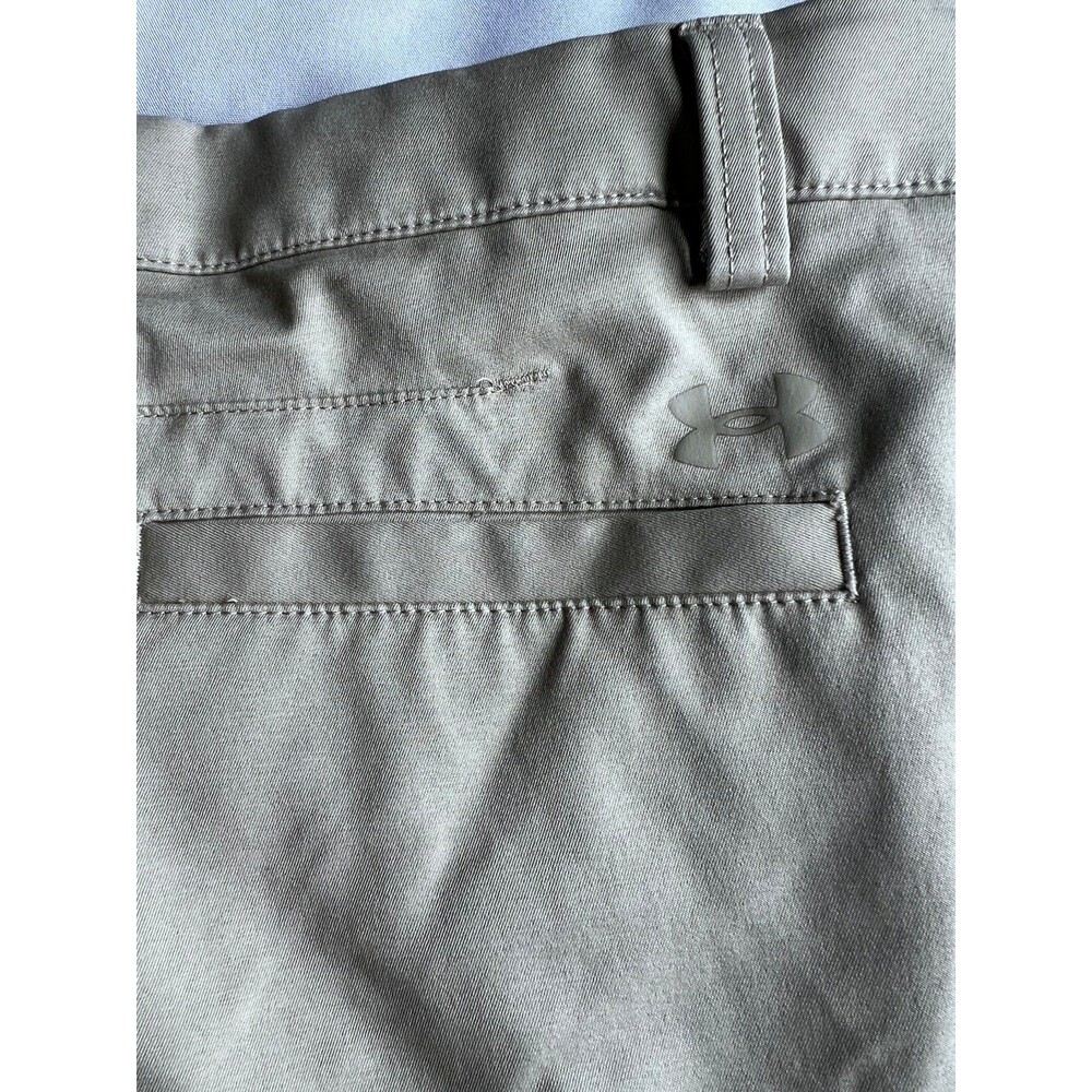 Under Armour youth golf dress shorts, Youth Large, Khaki